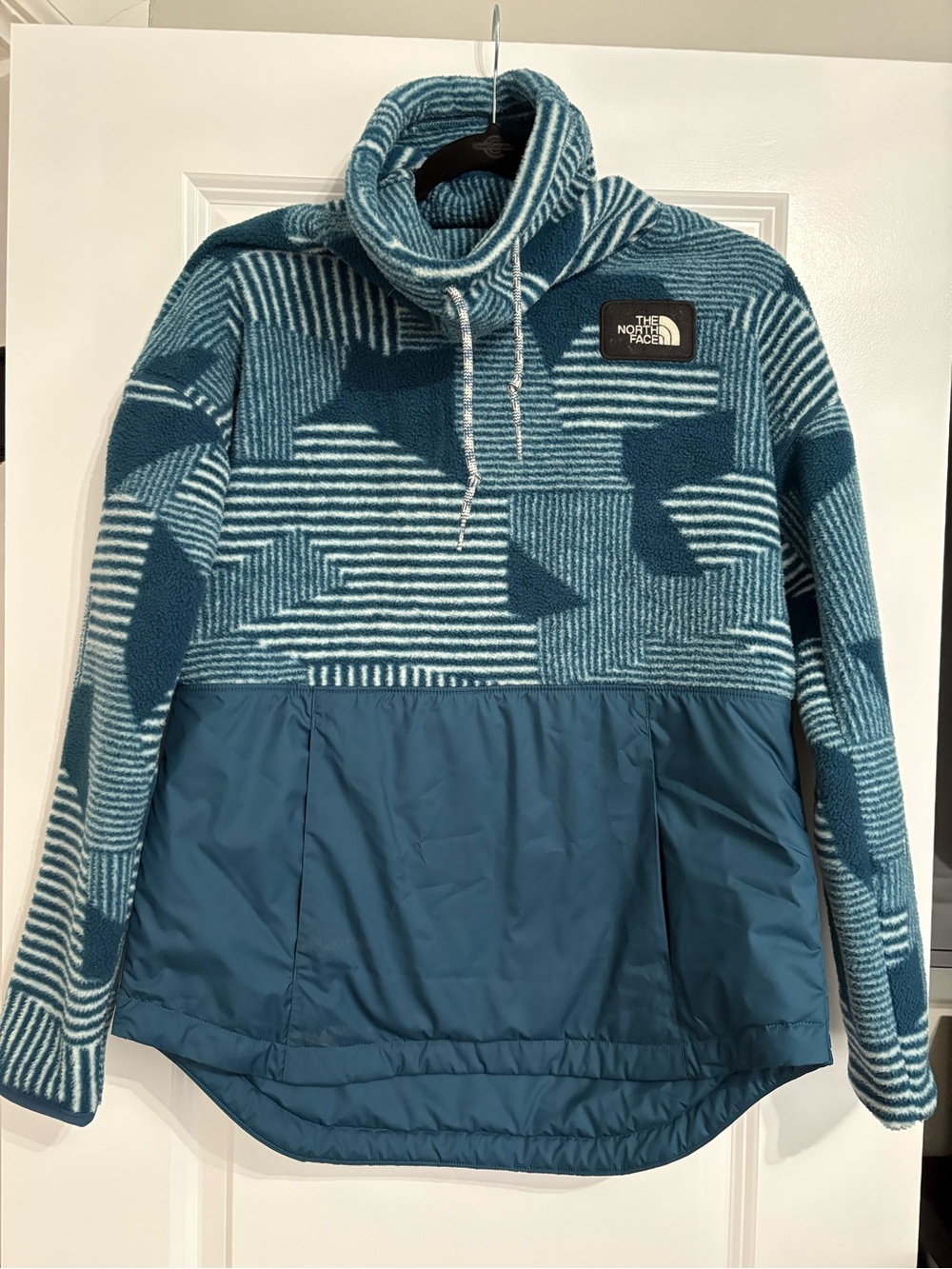 The North Face Women's Teal Patterned hybrid Fleece Pullover